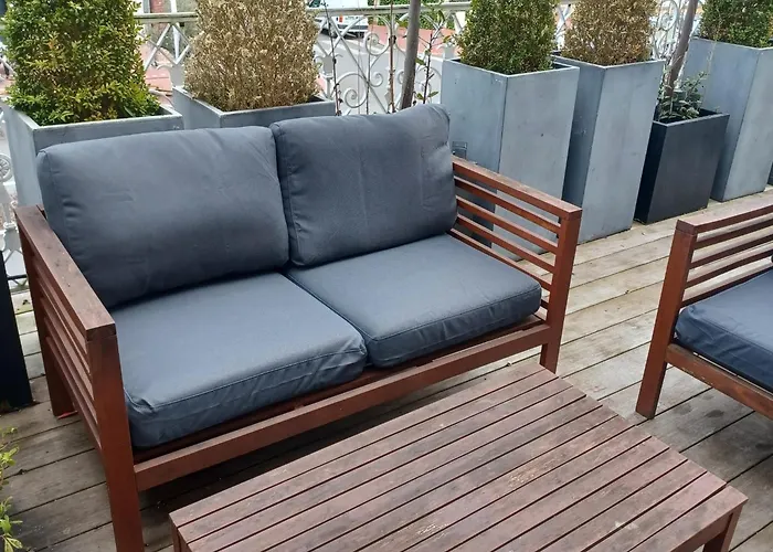 Luxurious 4 Bedroom Duplex, 200M From Place Morny