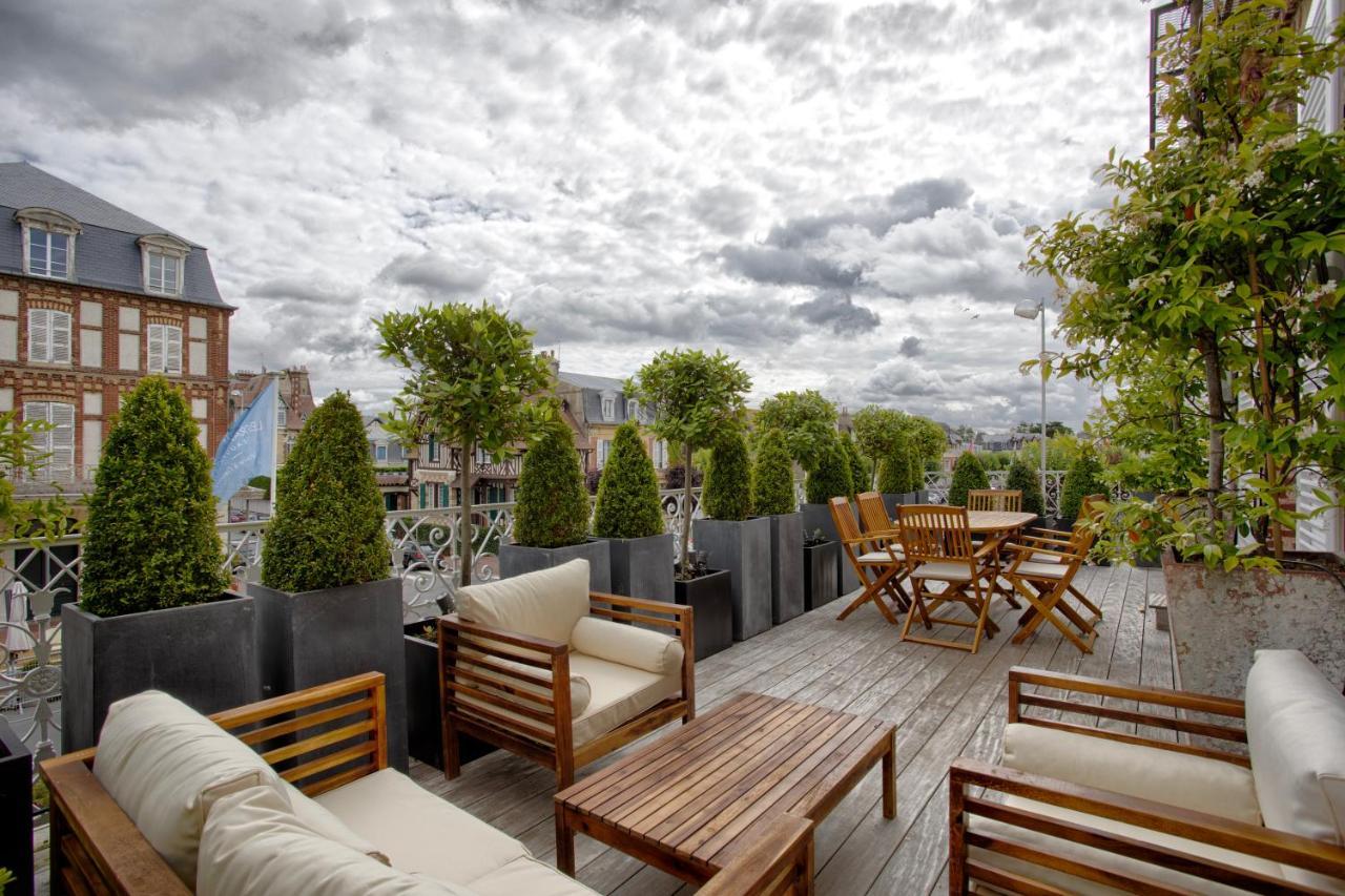 Luxurious 4 Bedroom Duplex, 200m From Place Morny