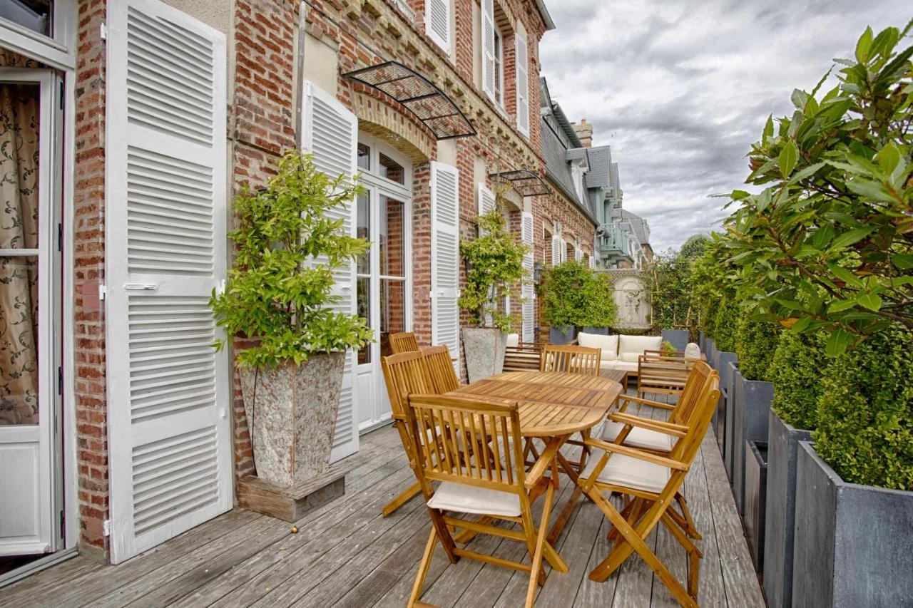 Luxurious 4 Bedroom Duplex, 200m From Place Morny *