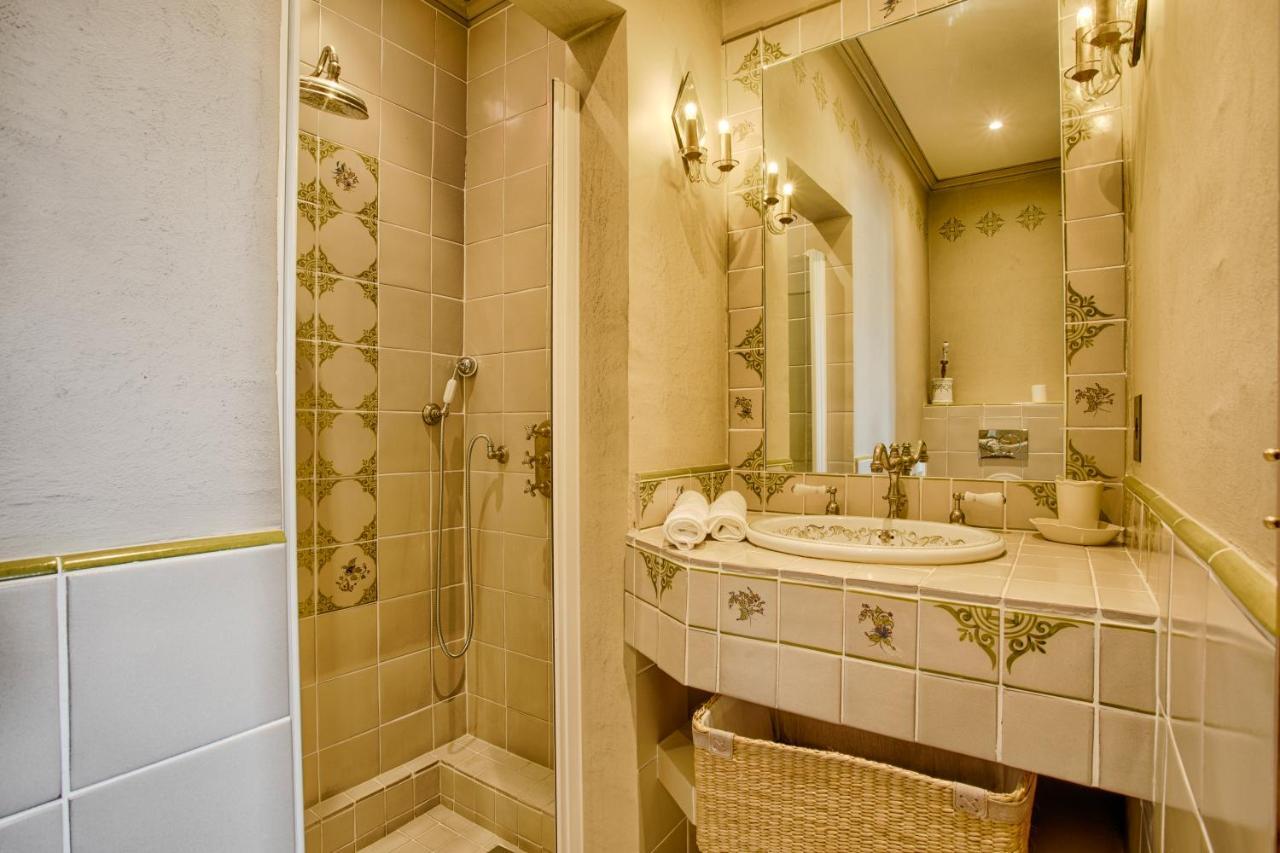 Luxurious 4 Bedroom Duplex, 200m From Place Morny Apartment *