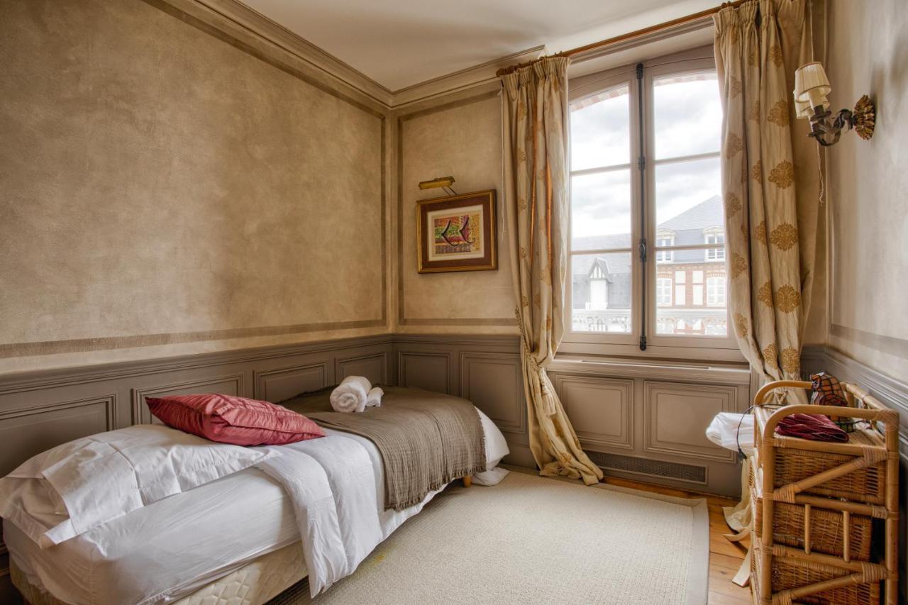Luxurious 4 Bedroom Duplex, 200m From Place Morny *
